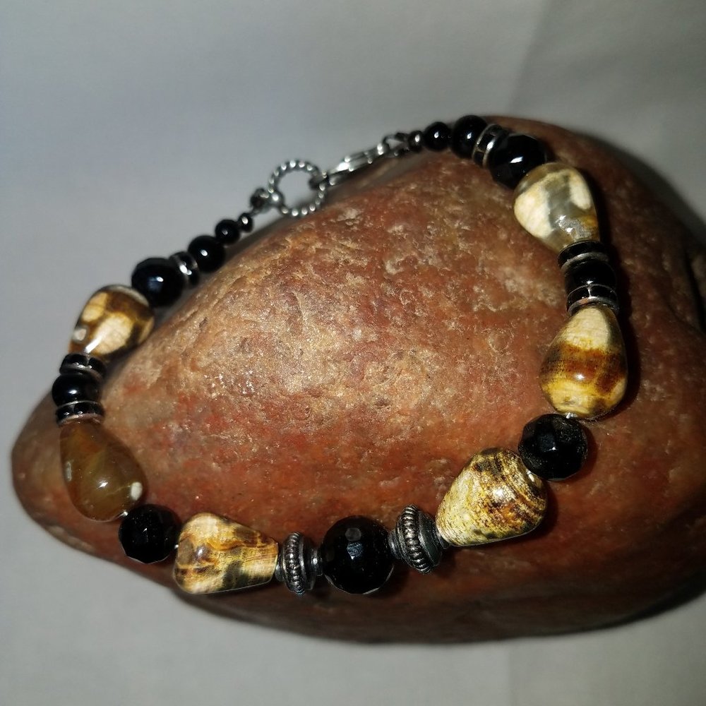 Teardrop Agate / Faceted & Smooth Onyx Bracelet